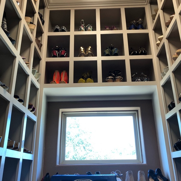 MY GOAL IS TO SELL OUT MY CLOSET BY 2022 - Picture 7 of 11